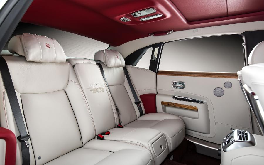  Rolls-Royce Ghost Eternal Love 2016 года  (фото 4 из 6)